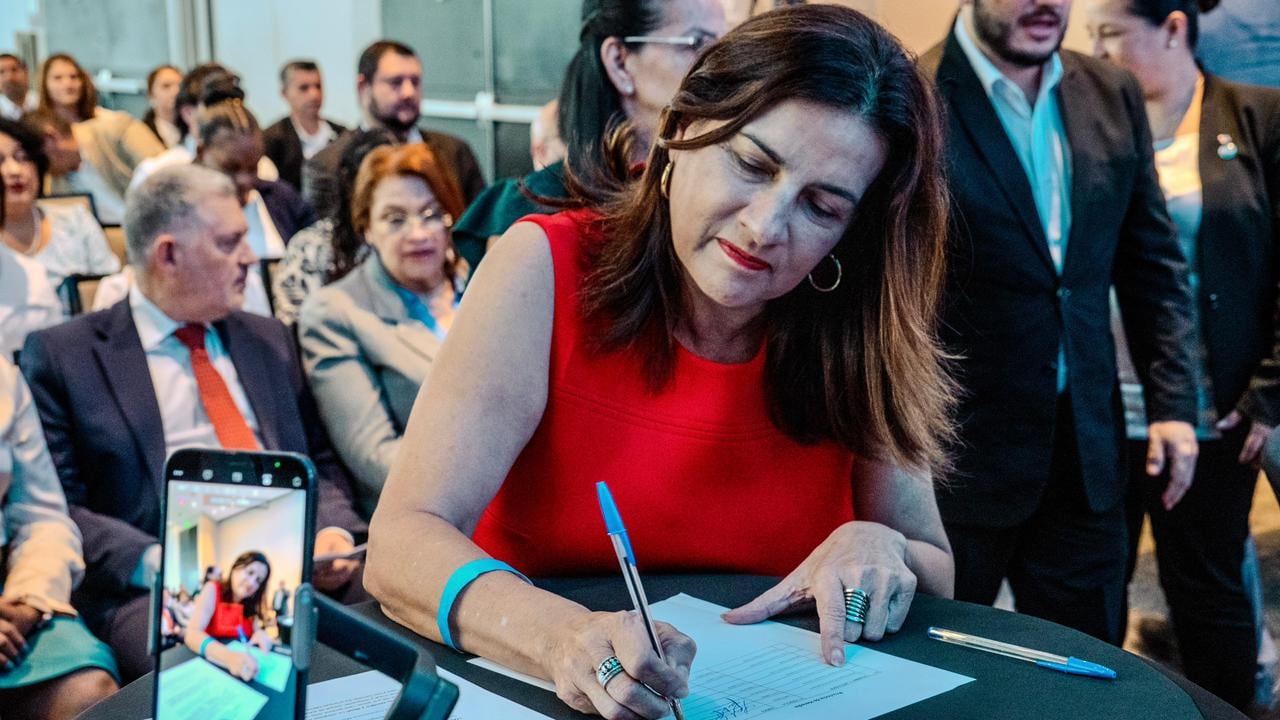 Candidatos a diputados de Pueblo Soberano también suscribieron el compromiso.