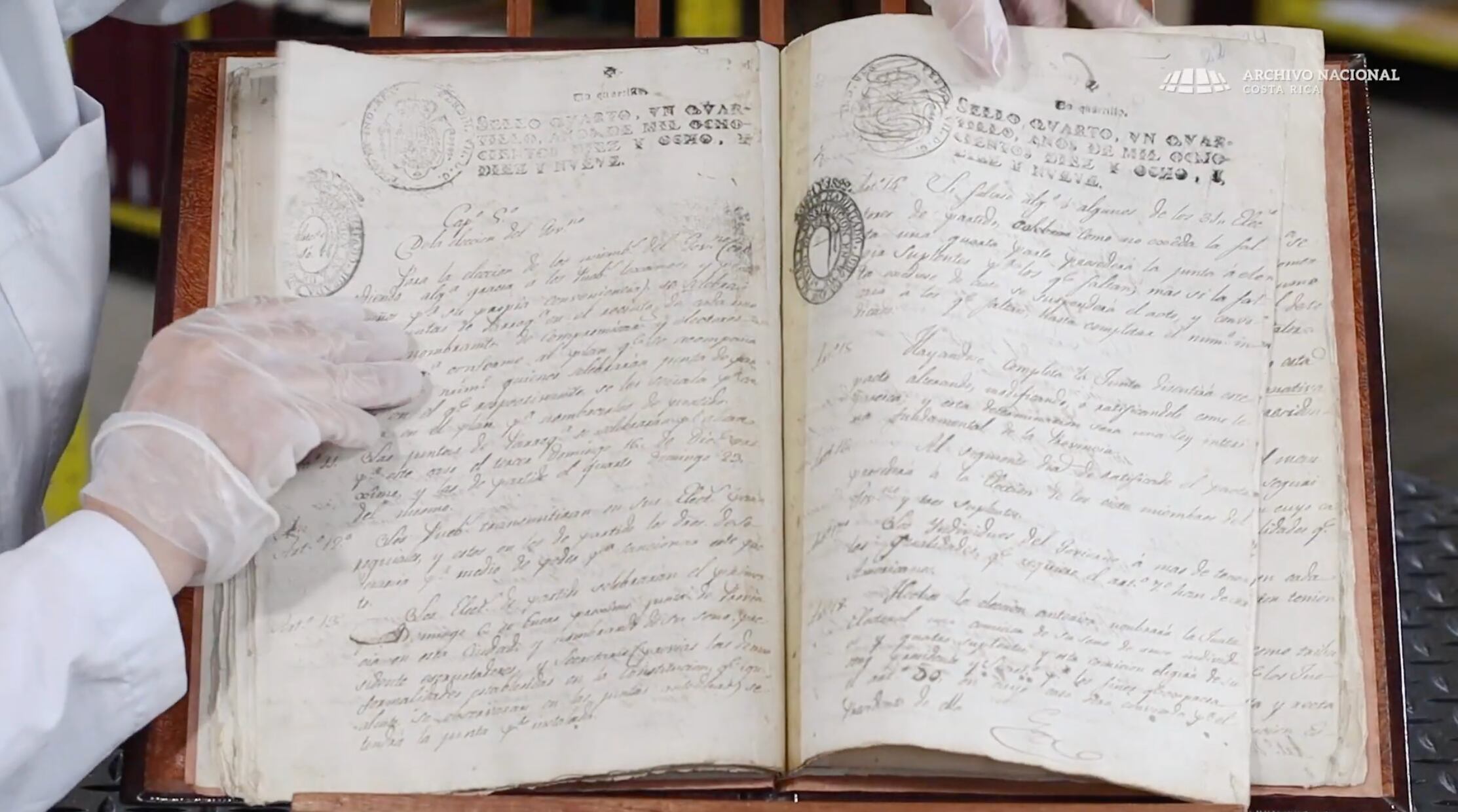 Documento original del Pacto de Concordia de 1821, que simboliza el anhelo de una Costa Rica libre, unida y segura.