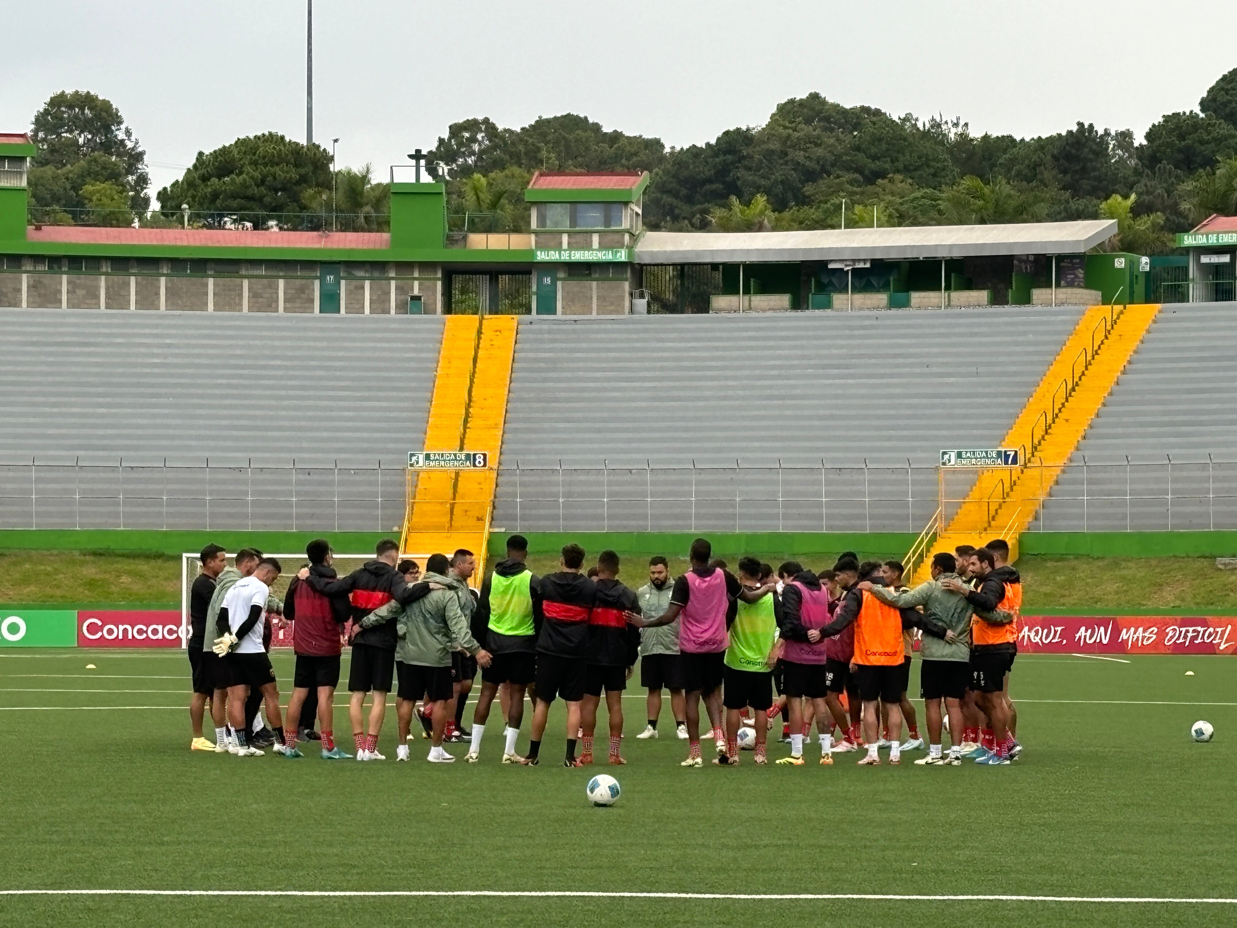 El partido entre Comunicaciones y Liga Deportiva Alajuelense empezará a las 8:06 p. m.