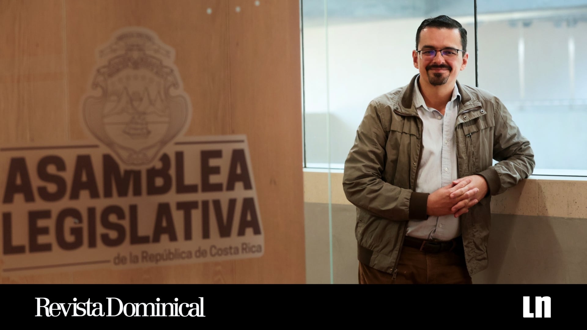 entrevista con el diputado electo José María Villalta / Foto John Durán / MATERIAL EMBARGADO REVISTA DOMINICAL