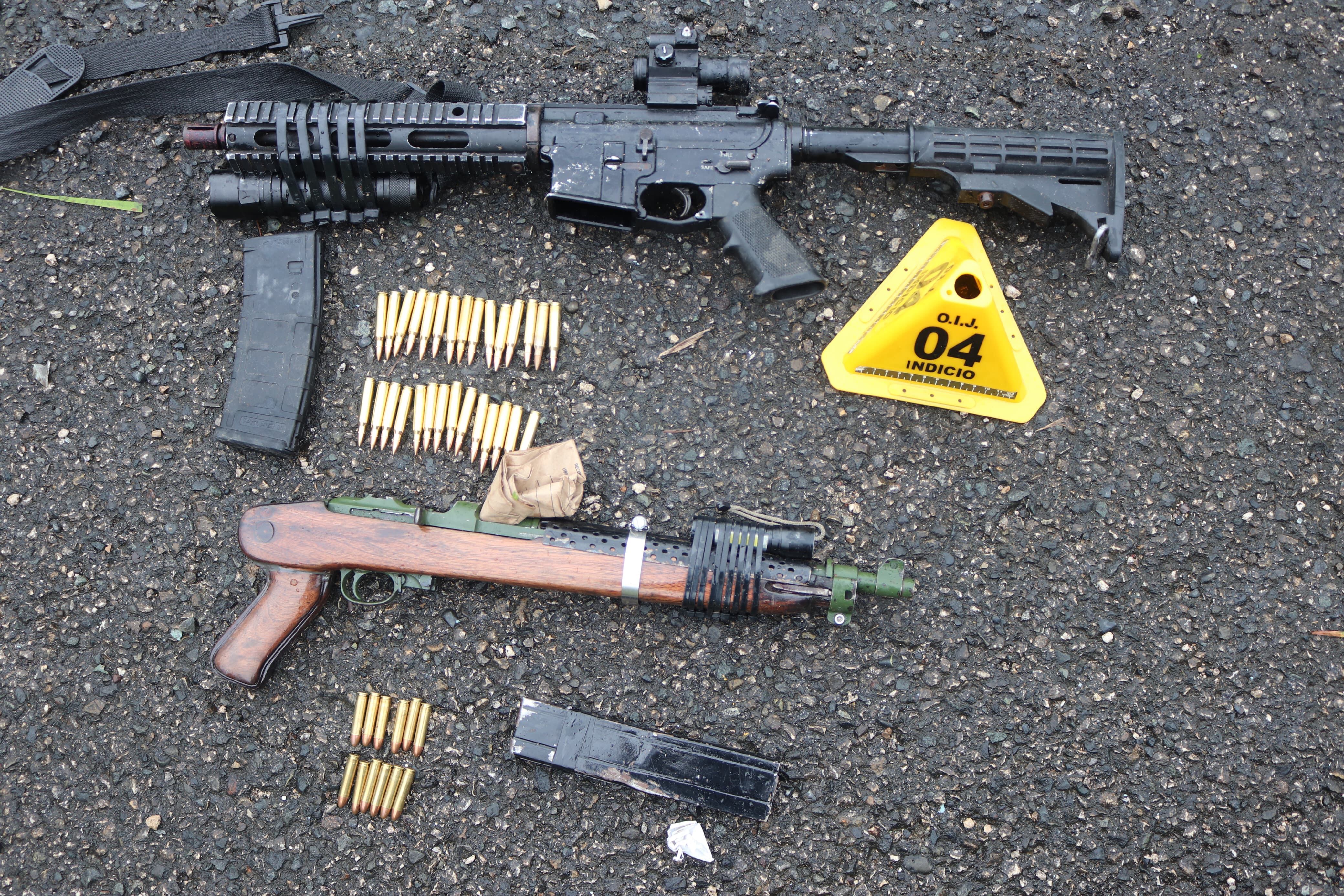 Los detenidos viajaban con dos armas en el vehículo en el que intentaron huir de agentes del OIJ.