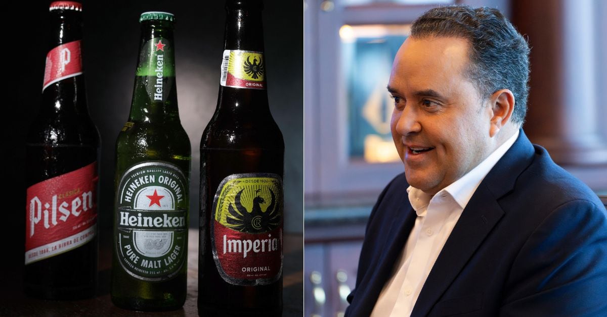 En la imagen, a la izquierda, tres botellas de cerveza, y a la derecha Rolando Carvajal