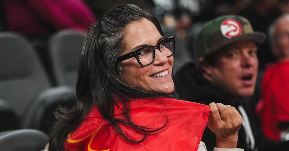 Jami Gertz forma parte de la junta directiva de la ONG Melanoma Research Alliance, dedicada a prevenir e investigar el cáncer de piel, y ha donado grandes sumas de dinero a esta causa junto a su marido.