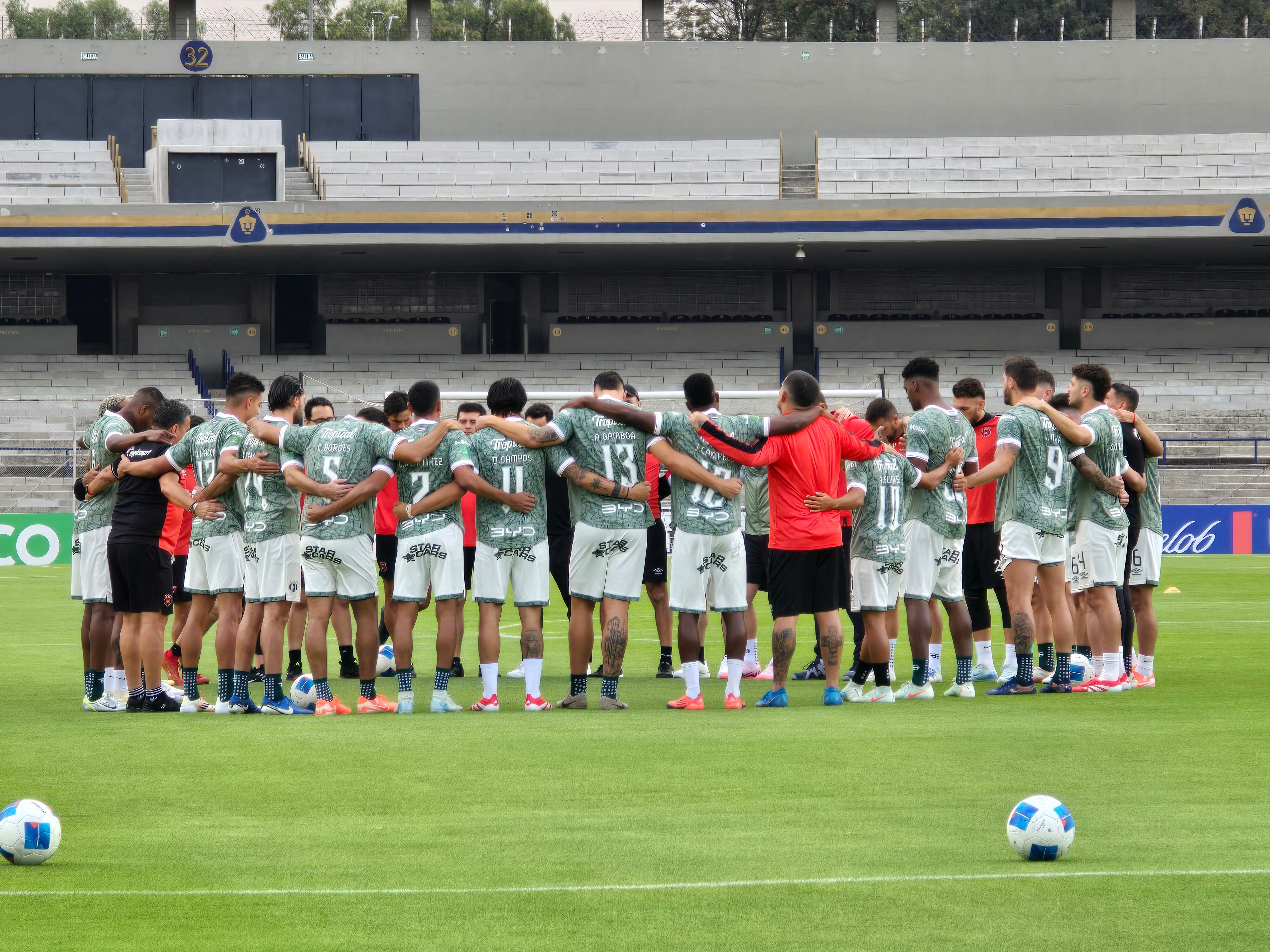 Liga Deportiva Alajuelense tiene equipo completo para el partido contra Pumas. La única ausencia es la de Joshua Navarro por lesión.