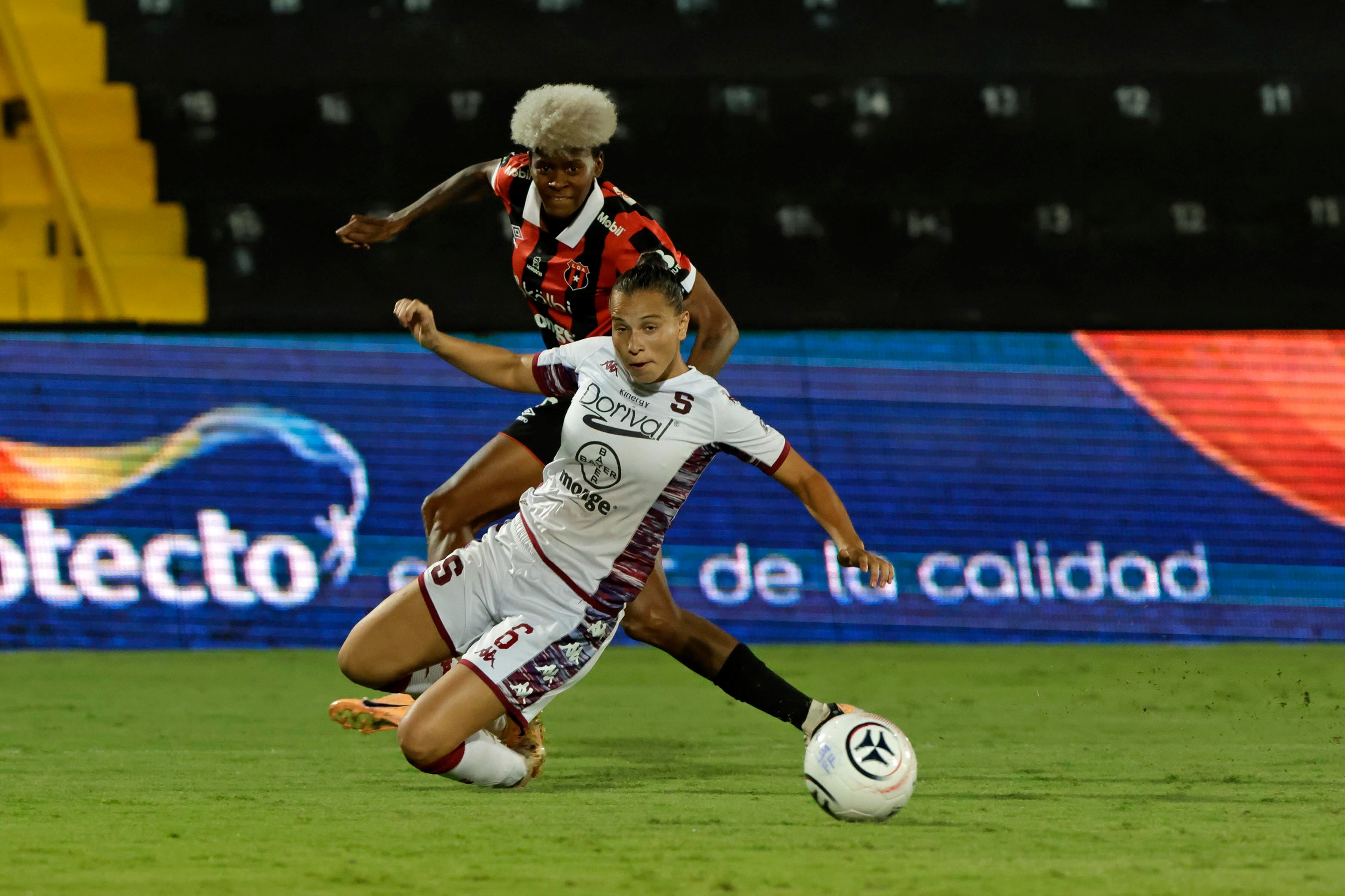 11/11/2023. Estadio Alejandro Morera Soto, Alajuela. Hora: 07:00 p.m. Clásico femenino de la Jornada 13 del Torneo de Clausura 2023 disputado entre la Liga Deportiva Alajuelense (LDA) y el Saprissa FF en el Estadio Alejandro Morera Soto. Fotos: Mayela López