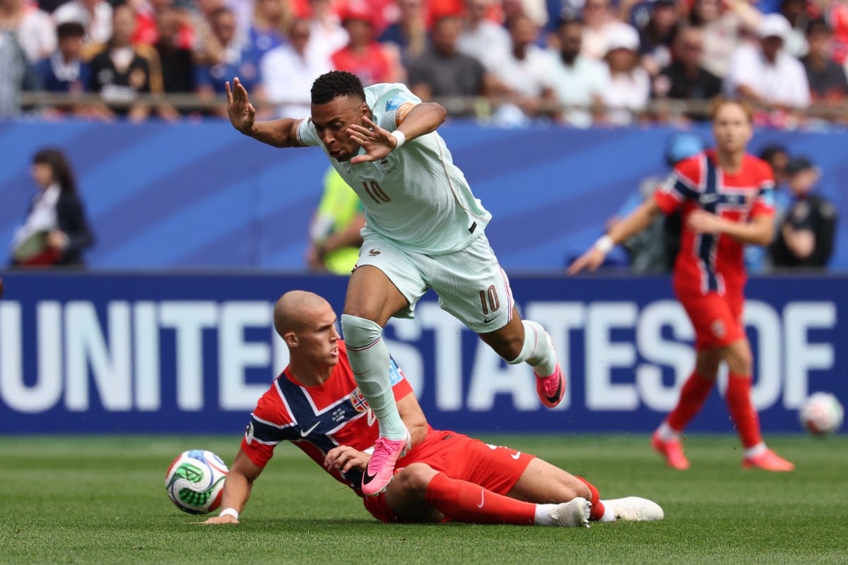Leo Ostigard de Noruega marcó con fuerza a Mbappé durante el juego entre ambas selecciones, al final la estrella francesa no pudo marcar en el duelo del Mundial 2026.