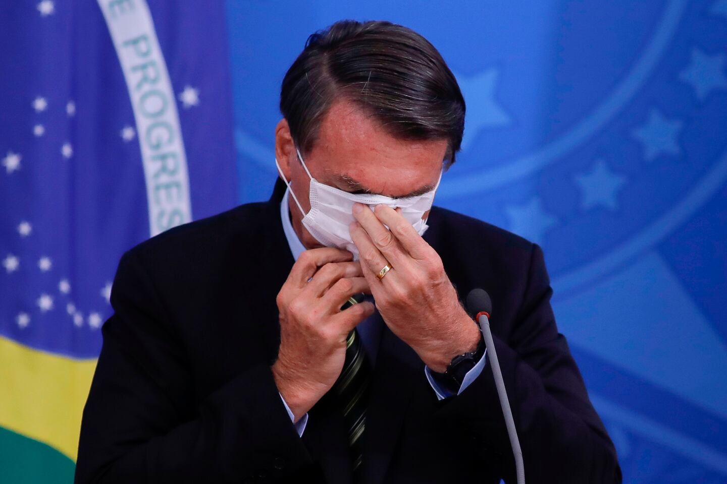 Bolsonaro se presenta como líder del combate contra covid-19 | La Nación