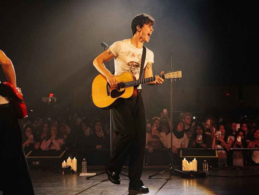 Imágenes de Chayanne y Shawn Mendes en concierto.