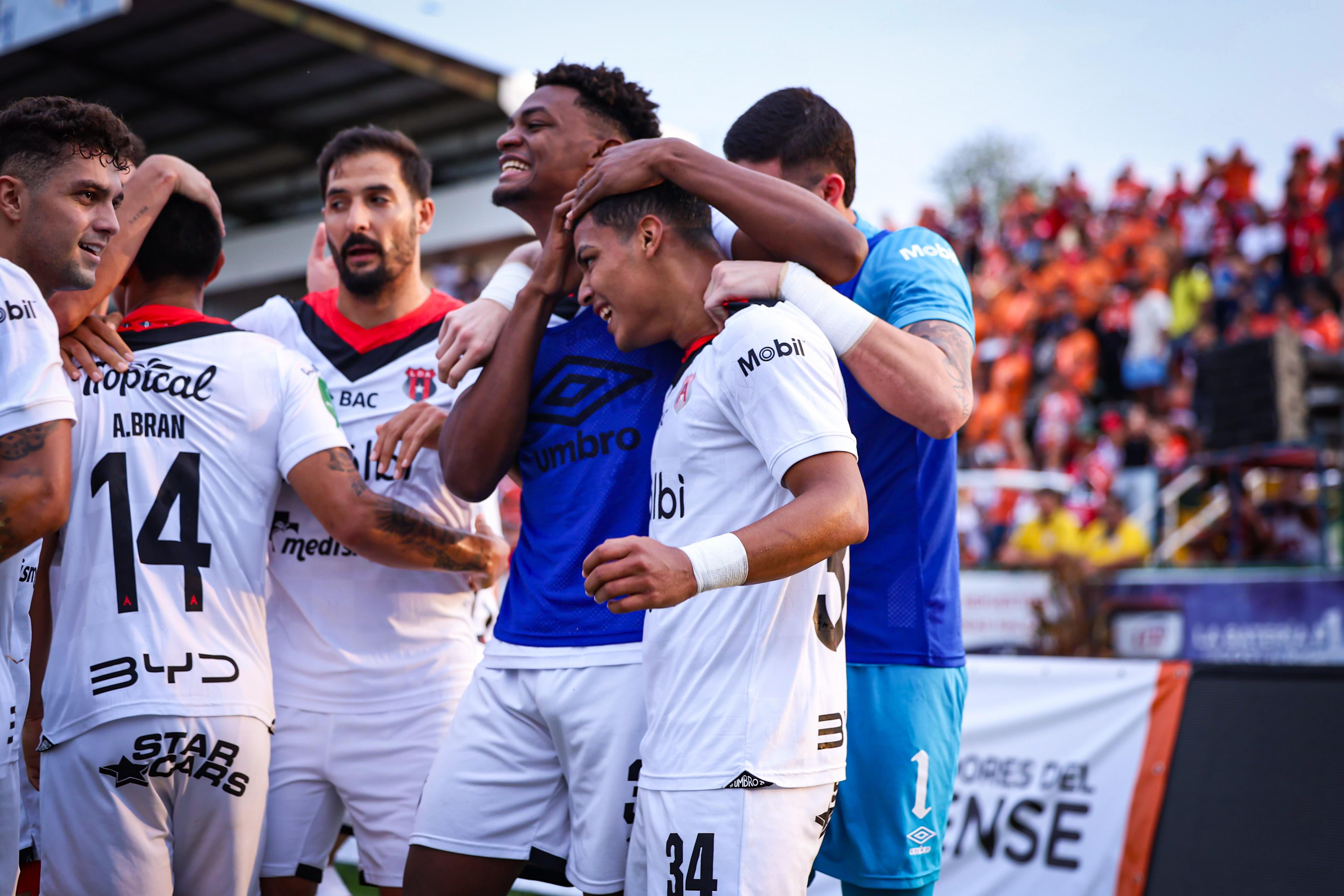 Creichel Pérez le puso cifras al marcador en el partido entre Puntarenas FC y Liga Deportiva Alajuelense en el Estadio Chorotega.