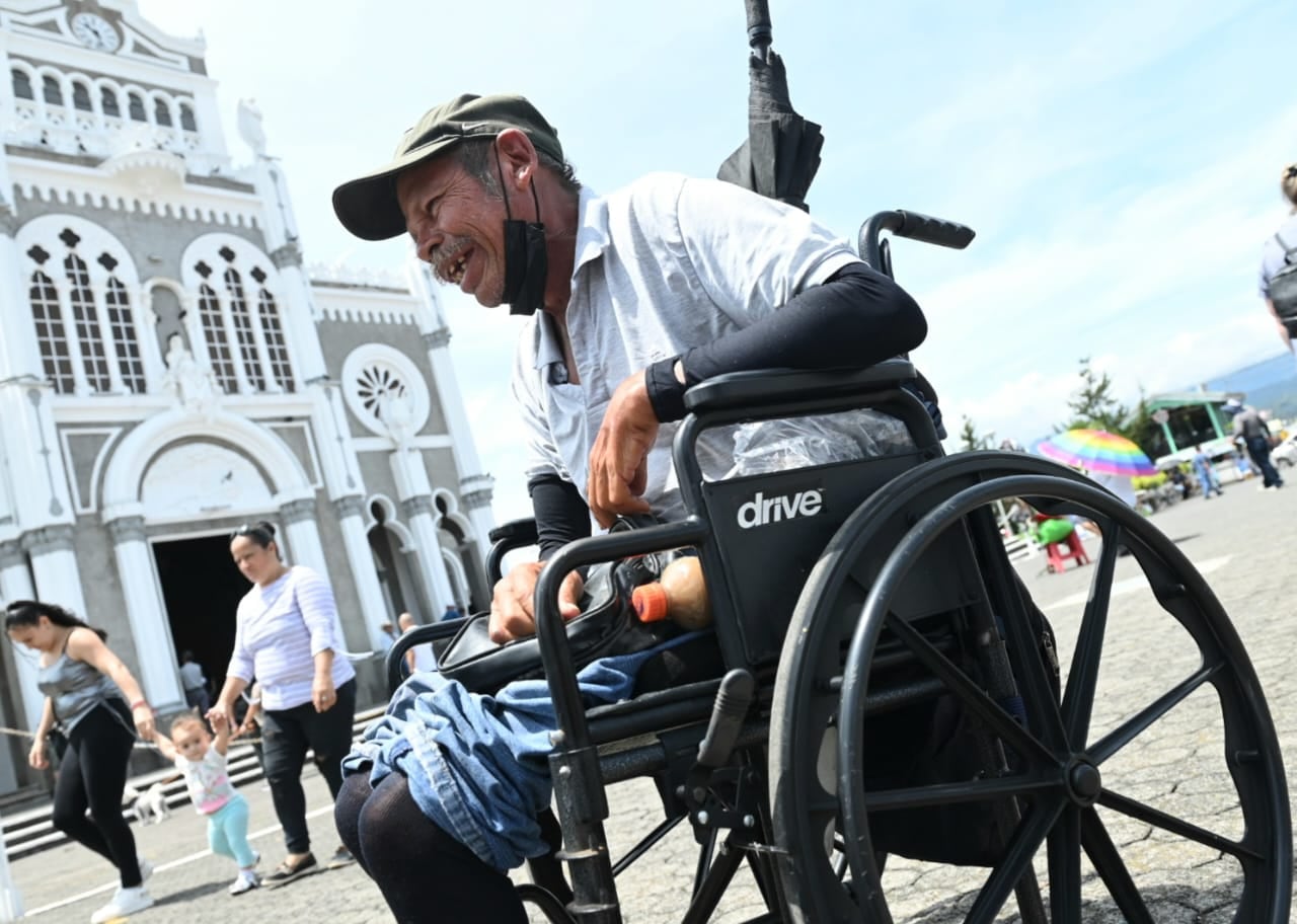 Las lluvias y ráfagas de viento del sábado afectaron parte del techo del estadio José Rafael "Fello" Meza en Cartago y diversos puntos de la provincia.