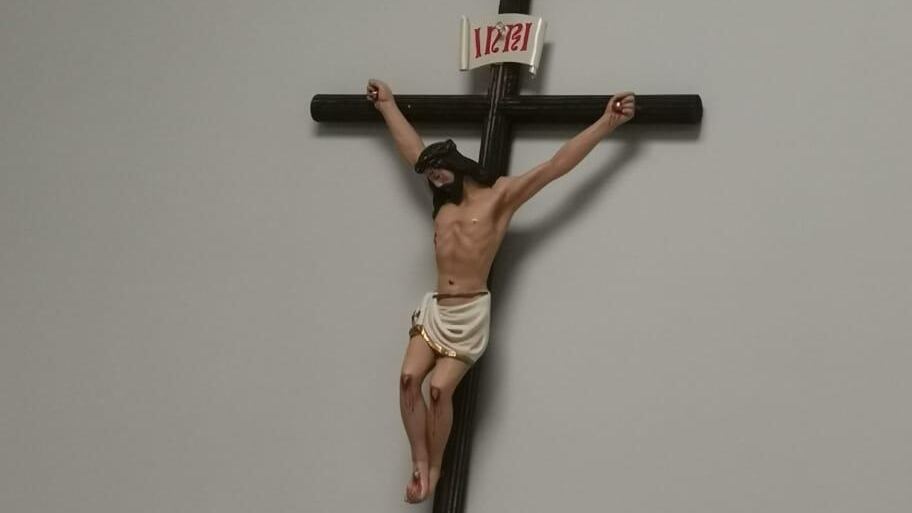 The image of Holy Christ on the Cross has returned to a wall at a Mexican hospital, even though the medical center's director said he would never return to that place.