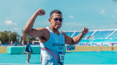 Costarricense gana medalla de plata e impone récord centroamericano tras batallar con campeones mundiales