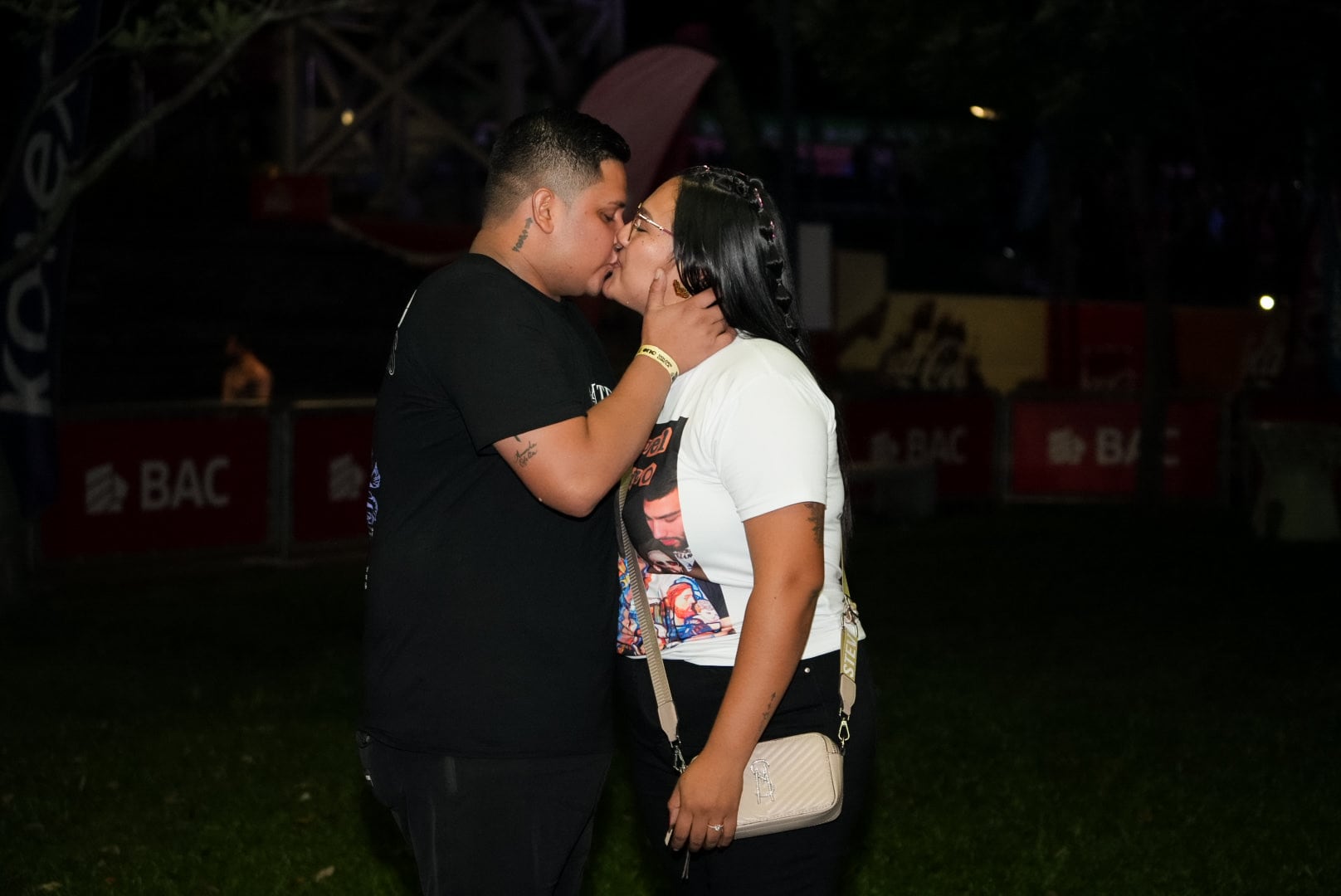 09/07/2025. Concierto de Manuel Turizo. Parque Viva, Alajuela. Fotografía: Lilly Arce.
En la fotografía: Jennifer Álvarez junto a Juan Carlos Díaz.