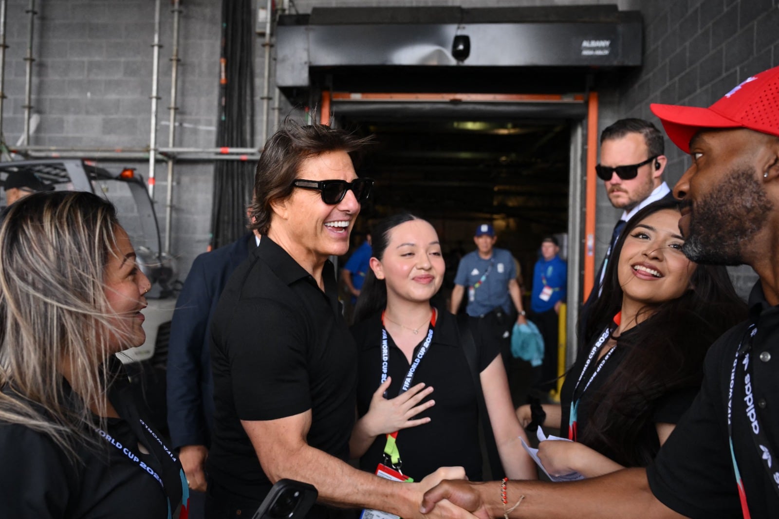Tom Cruise llegó muy temprano al estadio, porque tendrá una participación especial en la final del Mundial 2026.