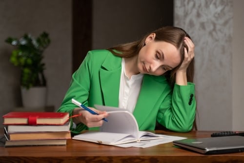 El tiempo que se pierde en papeleo se le resta a la preparación de clases y la atención de los estudiantes.