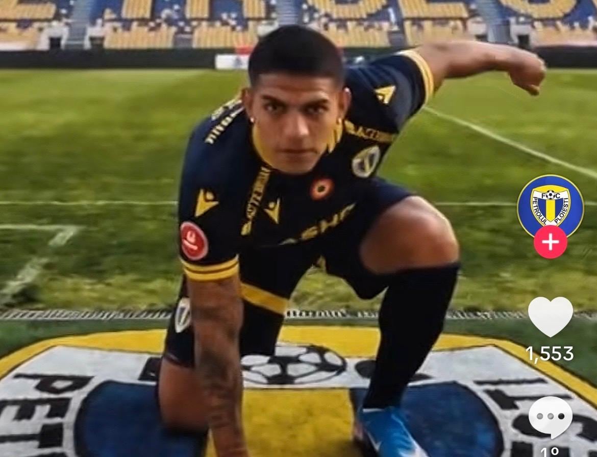 Alejandro Bran aparece actuando como el Hombre Araña en un video de su equipo, el Petrolul de Rumania.
