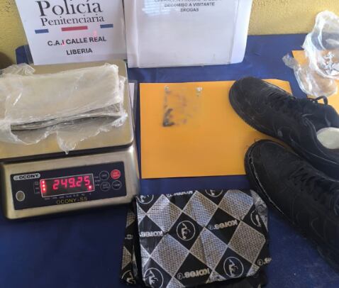 El sospechoso de apellido Villalobos quedó detenido por la Policía Penitenciaria.