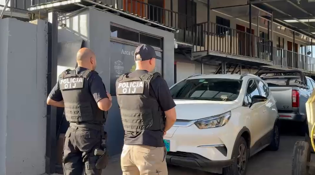 Un operativo de 14 allanamientos del OIJ permitió desmantelar una red sospechosa de robo de vehículos y contrabando de licores que operaba en Cartago desde 2023.