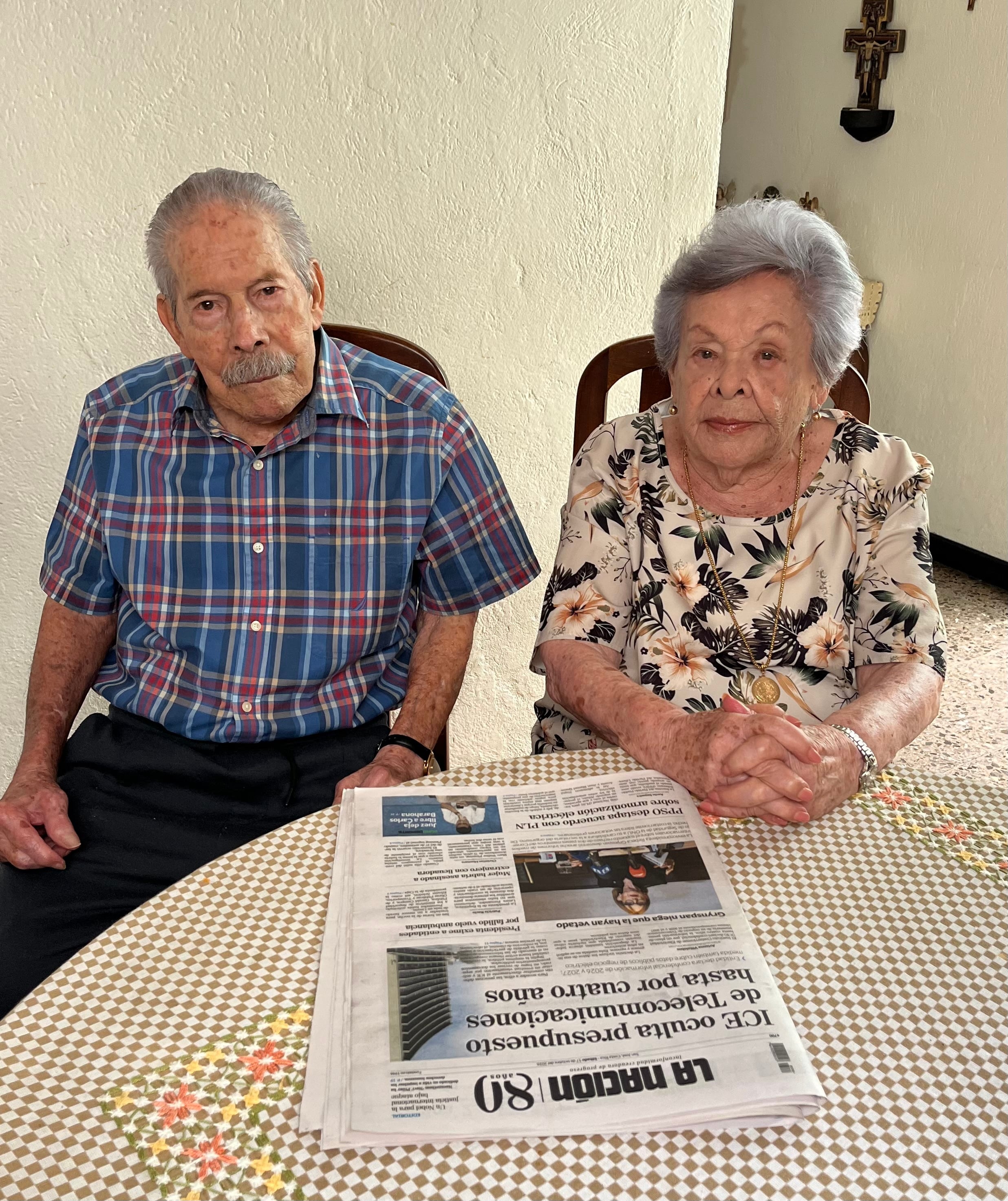 Don Deifilio Zúñiga Umaña, de 93 años, y doña Emma Hidalgo Hidalgo, de 92, llevan más de 40 años como suscriptores de 'La Nación'.