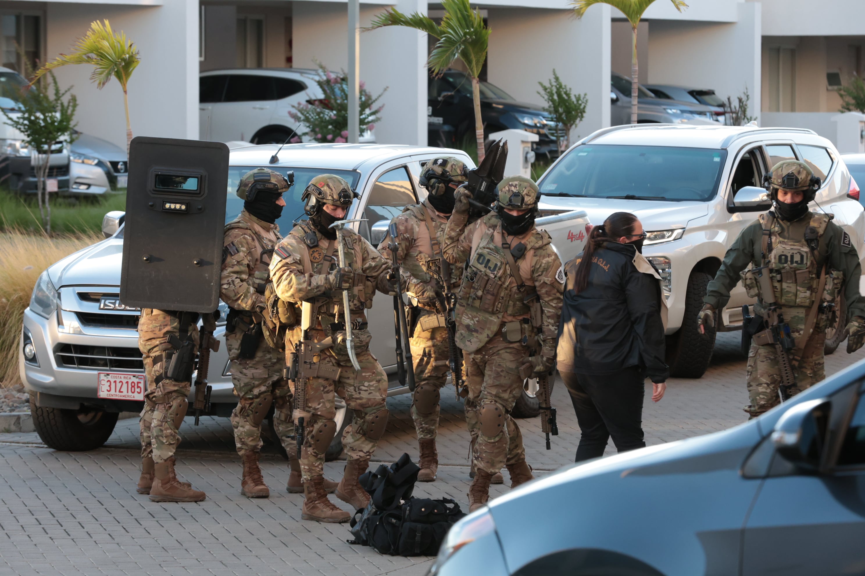 26/02/2026/ allanamientos realizados por el OIJ en el condominio Guachipelin 3-10 de Escazú/ foto John Durán