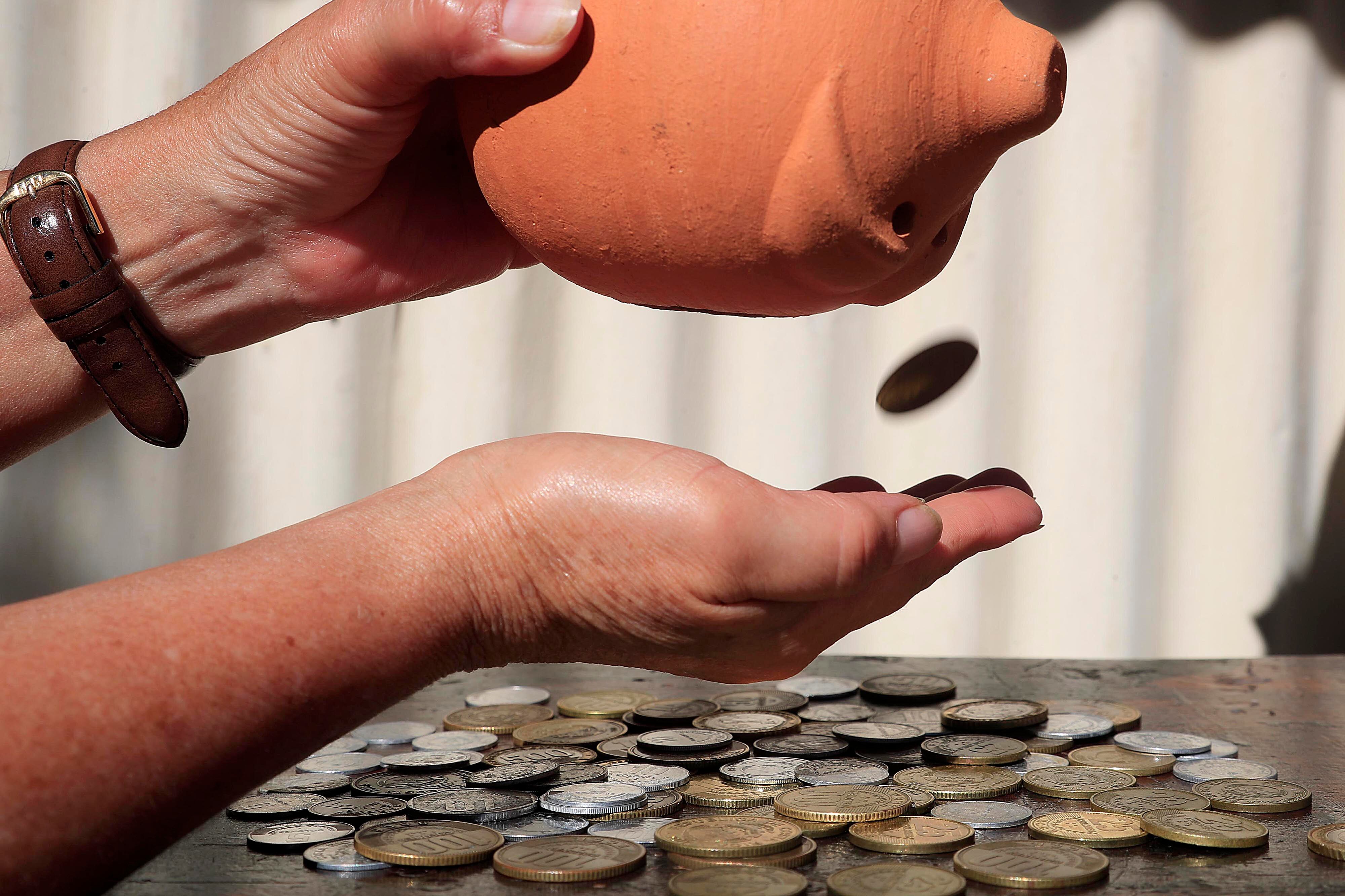 02/01/2024     Fotografías conceptuales para temas: Dinero; Ahorro; Pensión; Pensiones; Plan de retiro; Fondos del ROP; Presupuestos; Operadoras de pensiones; Retiro; Fondos de pensión; Inversión; Monedas; Alcancía; Negocios; Dinero en efectivo; IVM; Colones; Plata; Hacienda; Jubilación; Capital; Finanzas; Gasto; Economía y finanzas; Riqueza. Foto: Rafael Pacheco Granados