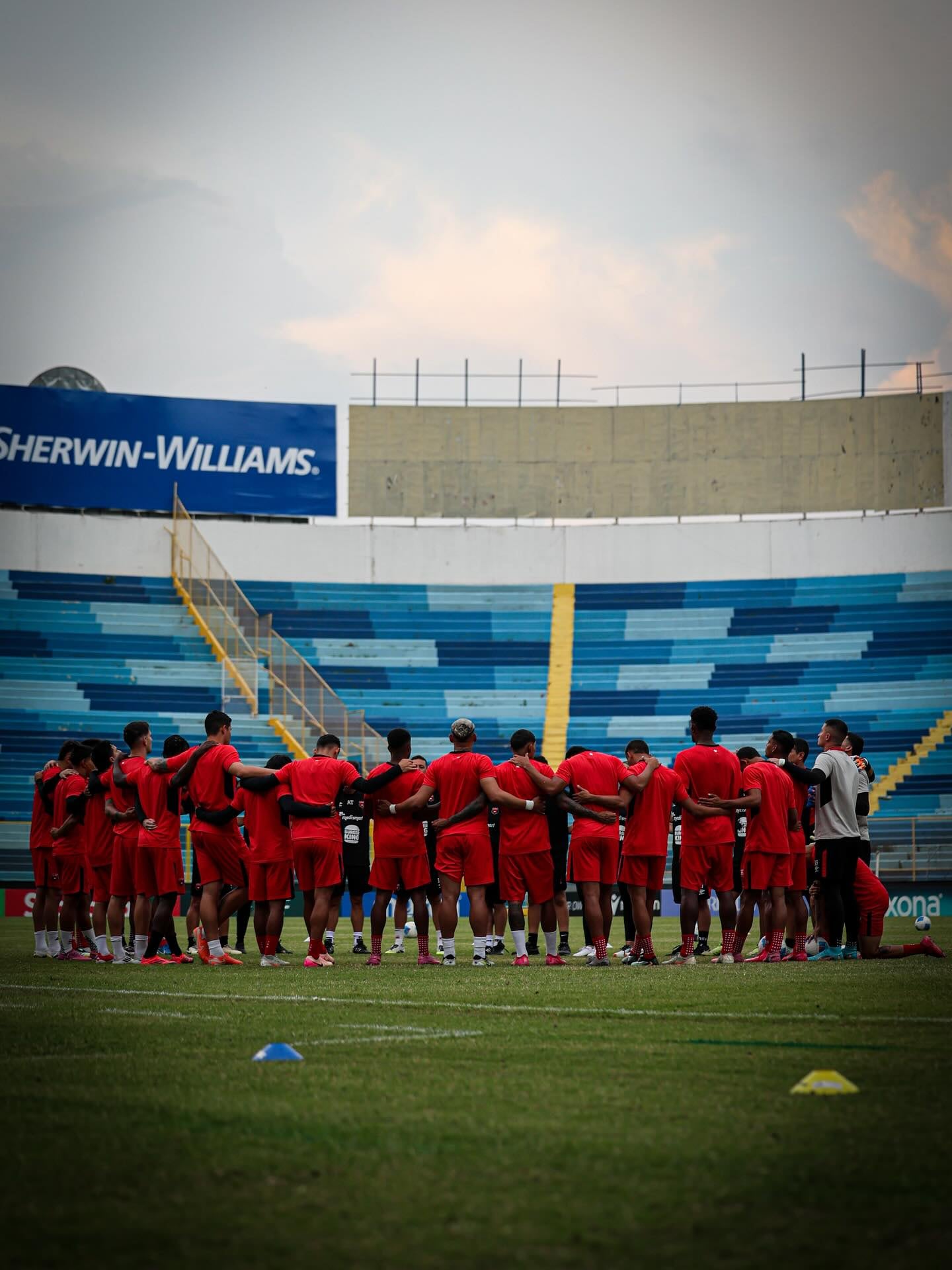 Liga Deportiva Alajuelense sabe bien lo que tiene que hacer -y lo que no puede- este jueves en el Estadio Cuscatlán.