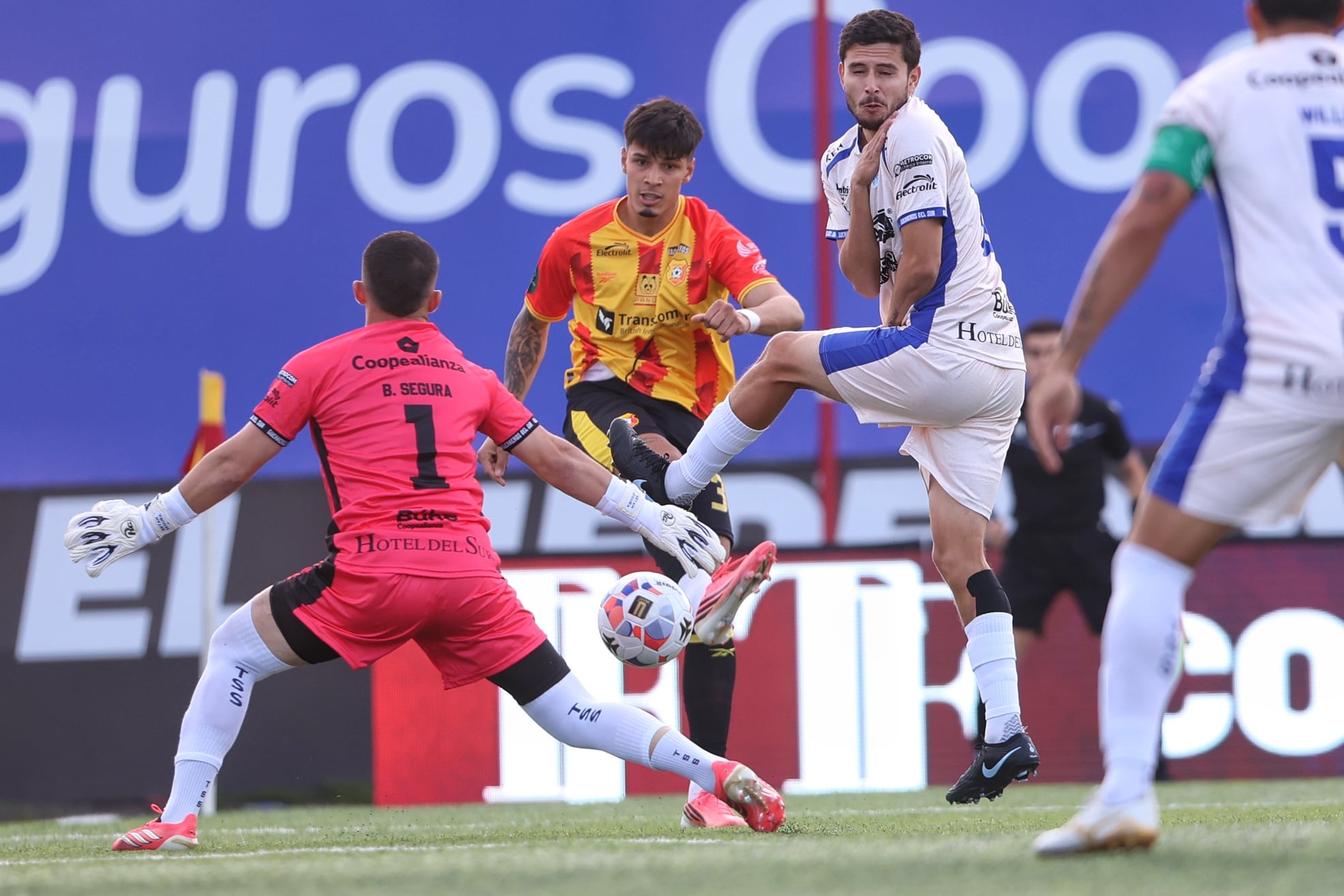 05/09/2026/ Juego entre Club Sport Herediano vs Municipal Pérez Zeledón por la jornada siete del torneo apertura de la Liga Promerica en el estadio Carlos Alvarado / foto John Durán