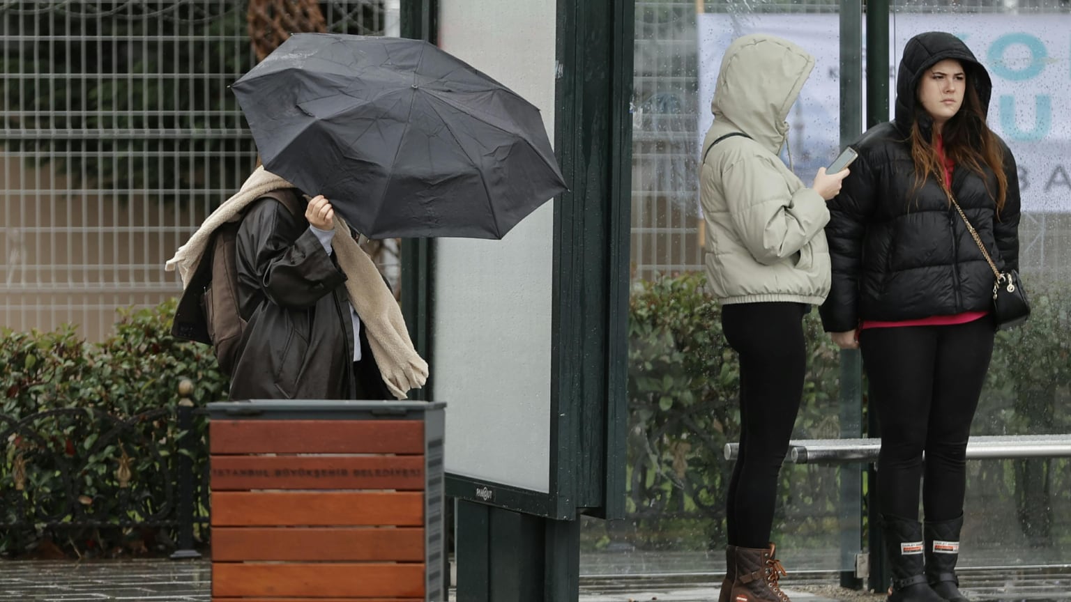 El IMN prevé lluvias en Limón y zona norte, mientras el Pacífico tendrá calor y ráfagas de viento.