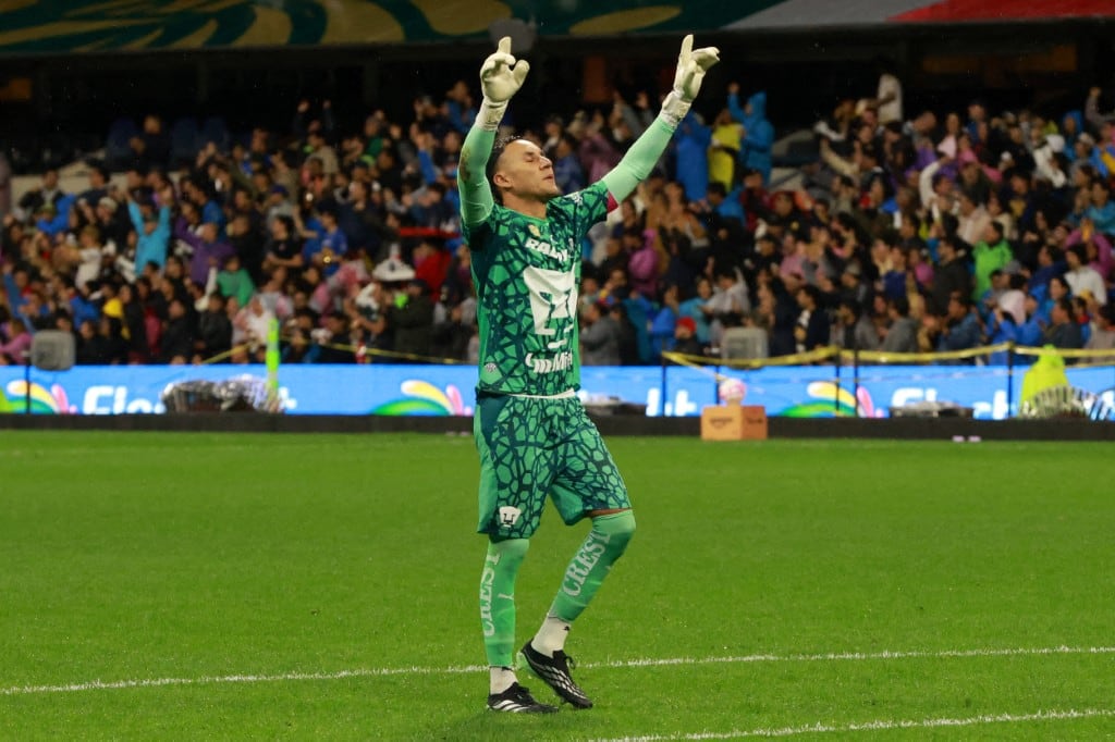 Keylor Navas celebró la victoria de Pumas ante Atlante por la Liga MX.