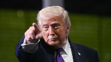 Trump dice que detener el ‘imperio del mal’ de Irán importa más que los precios del petróleo