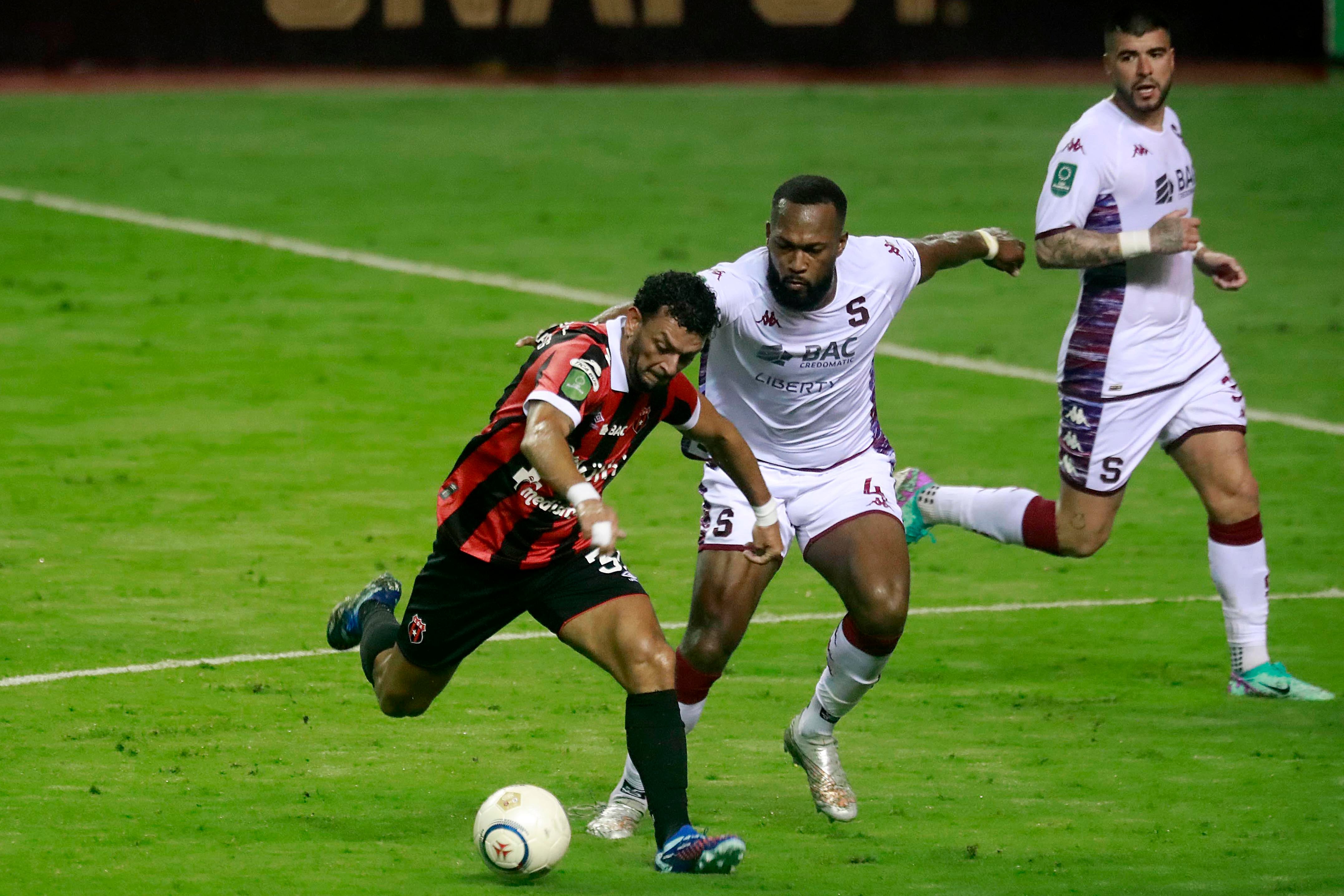 18/11/2023 Estadio Nacional, La Sabana. La Liga Deportiva Alajuelense y el Deportivo Saprissa se enfrentaron este sábado en una nueva edición del Clásico Nacional. Se dio en la final del Torneo de Copa, a estadio casi lleno, con la presencia de las dos aficiones más grandes del país.