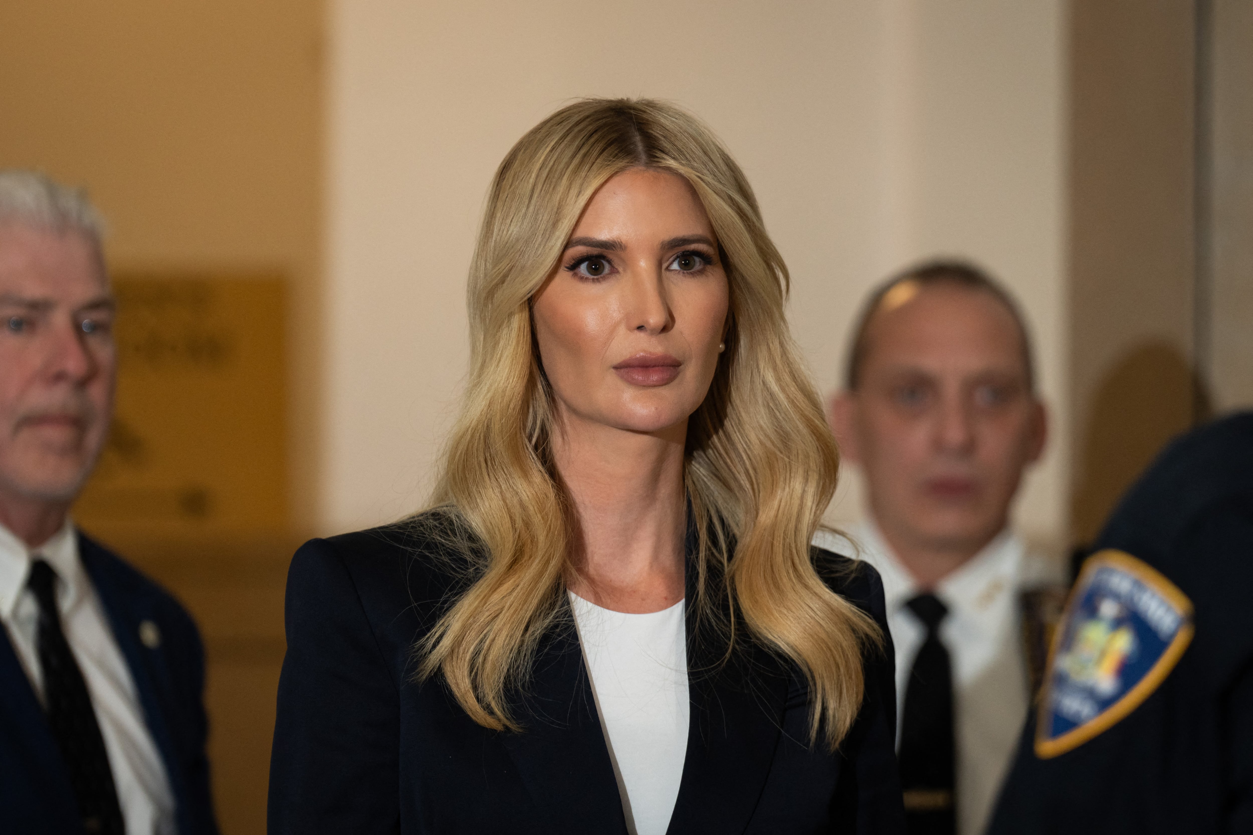 Ivanka Trump, hija del expresidente Donald Trump, fue convocada para testificar en un juicio civil que involucra al imperio familiar de los Trump por fraude financiero.