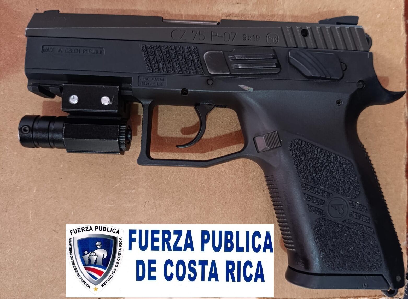 A las 5:40 a. m., dos sospechosos que circulaban en un vehículo por el cantón central de Cartago se pusieron a disparar en plena calle