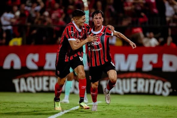Alajuelense abrió el marcador contra Motagua con un gol de Juan Pablo Añor.