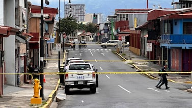 Mujer dispara a hombre que habría intentado asaltarla en local comercial de San José
