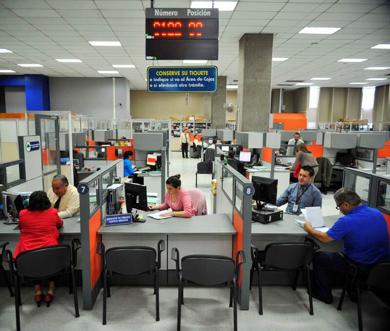 La venta de pólizas voluntarias significó el 70% de los ingresos por comercialización de seguros del INS, durante el 2015. | DIANA MÉNDEZ/ARCHIVO