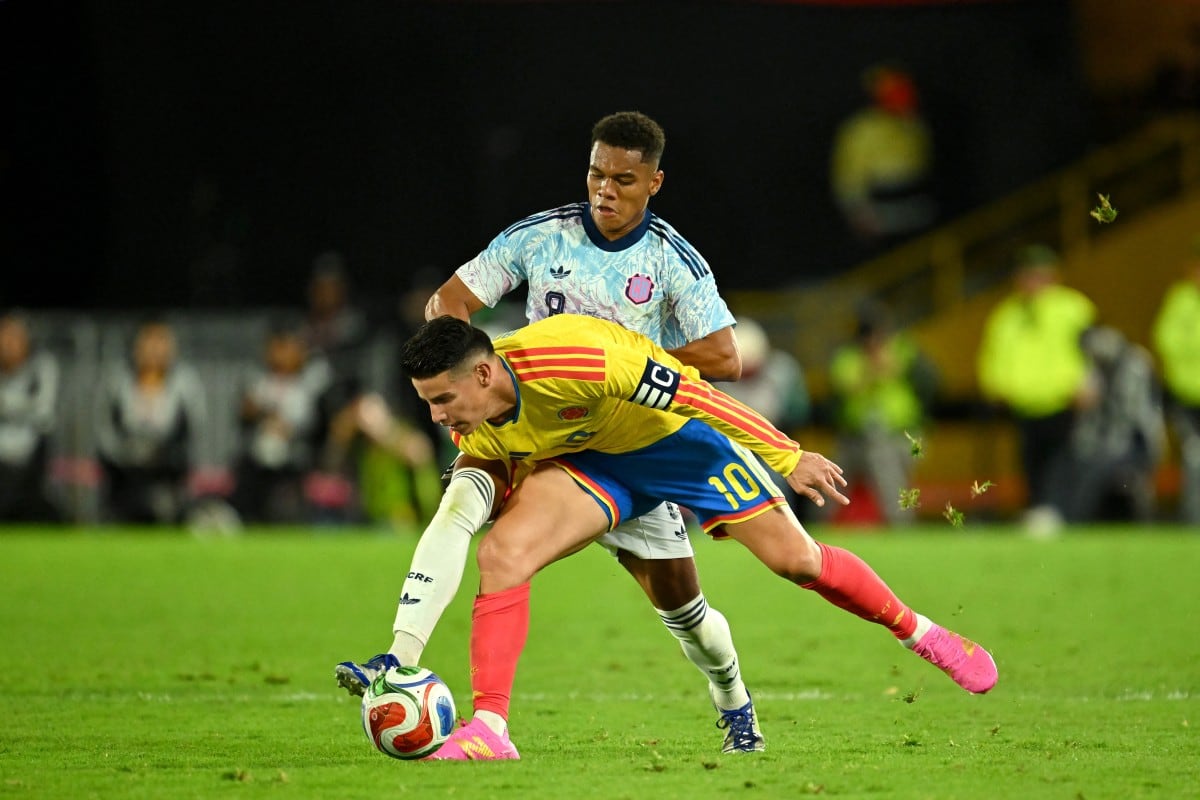 Darril Araya marcó a James Rodriguez en el amistoso entre Colombia y Costa Rica.