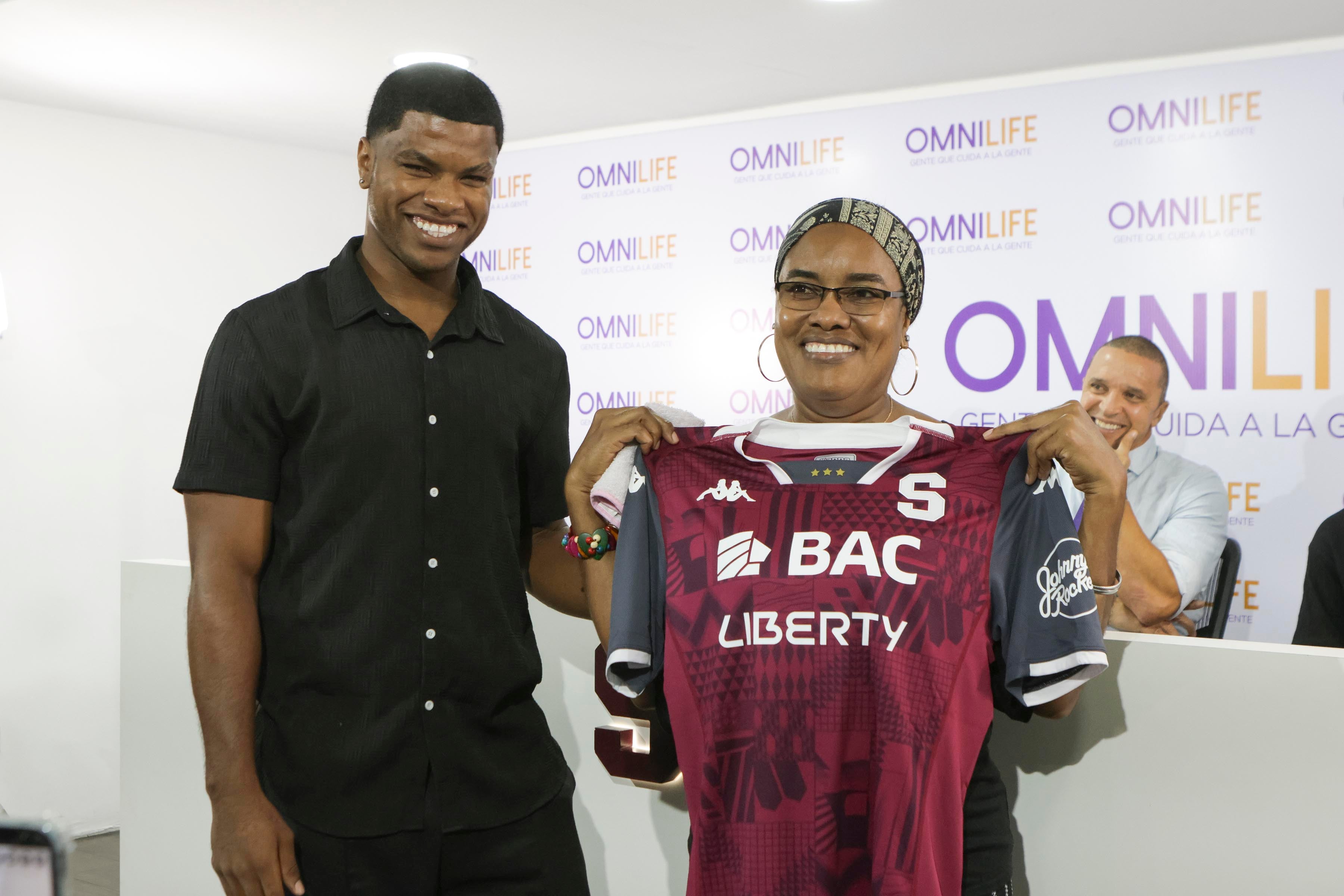 Saprissa presenta a sus nuevos jugadores panameños