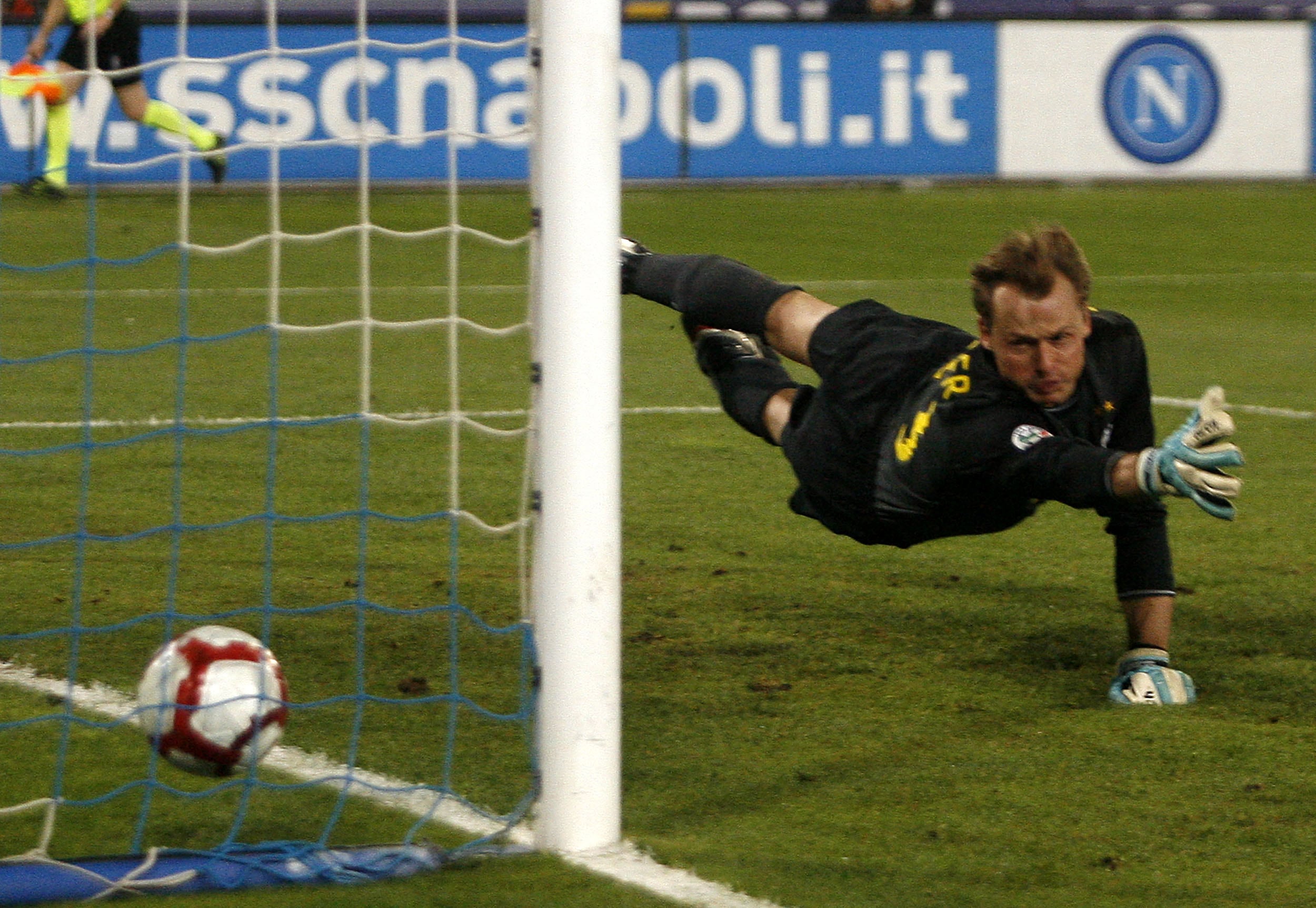 Alexander Manninger, fallecido en un accidente de tránsito, aquí con la Juventus durante un partido de la Serie A de Italia en el 2010.