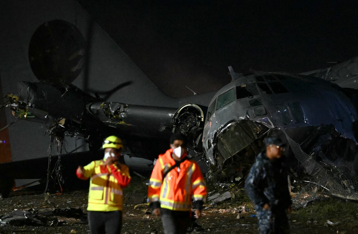 Al menos 15 personas mueren en accidente de avión militar boliviano que transportaba dinero en efectivo