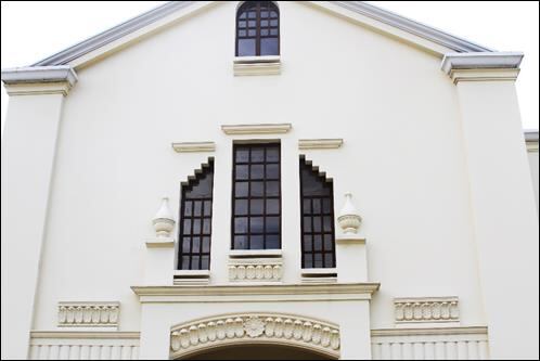 La fachada principal está llena de detalles artísticos.
Fotografía: Centro de Patrimonio