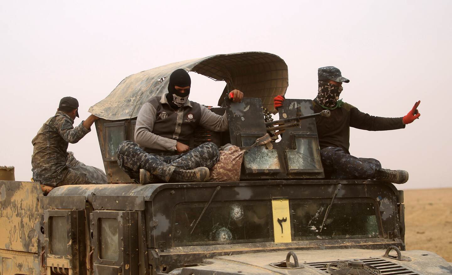 Las fuerzas iraquíes mantienen su avance hacia la ciudad de Mosul pese a la resistencia del Estado Islámico. La ONU anunció que pronto estará preparada para acoger a 150.000 personas que huyen de los combates.