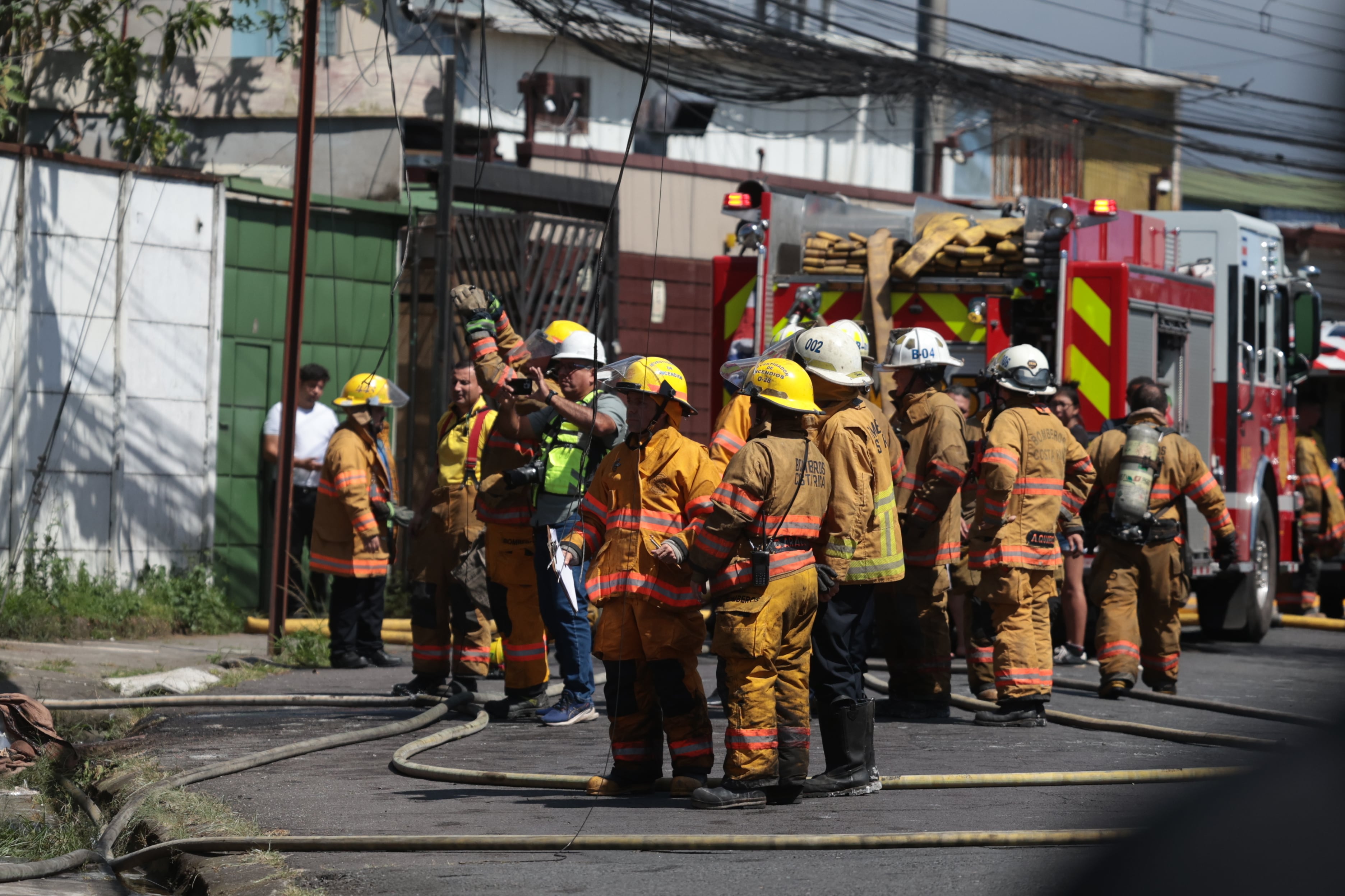 17/12/2025, San José, Quesada Durán, incendio en una casa de habitación.