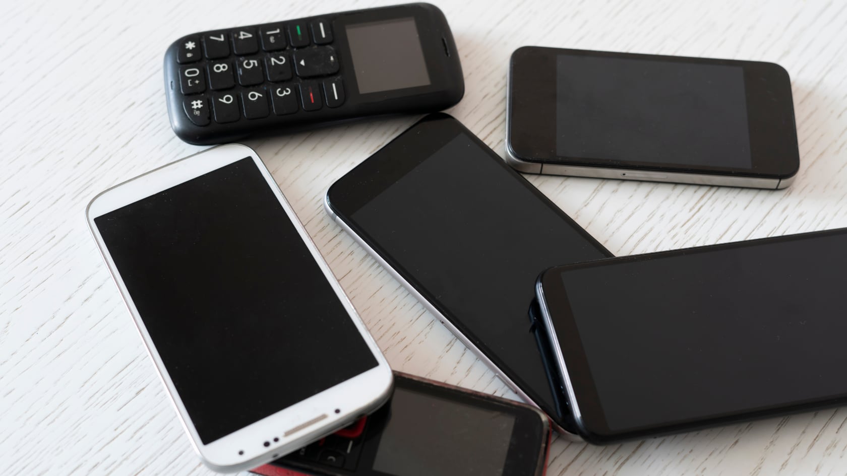 Procesador, batería, cámara y resistencia marcan la diferencia al elegir un teléfono nuevo según su presupuesto.