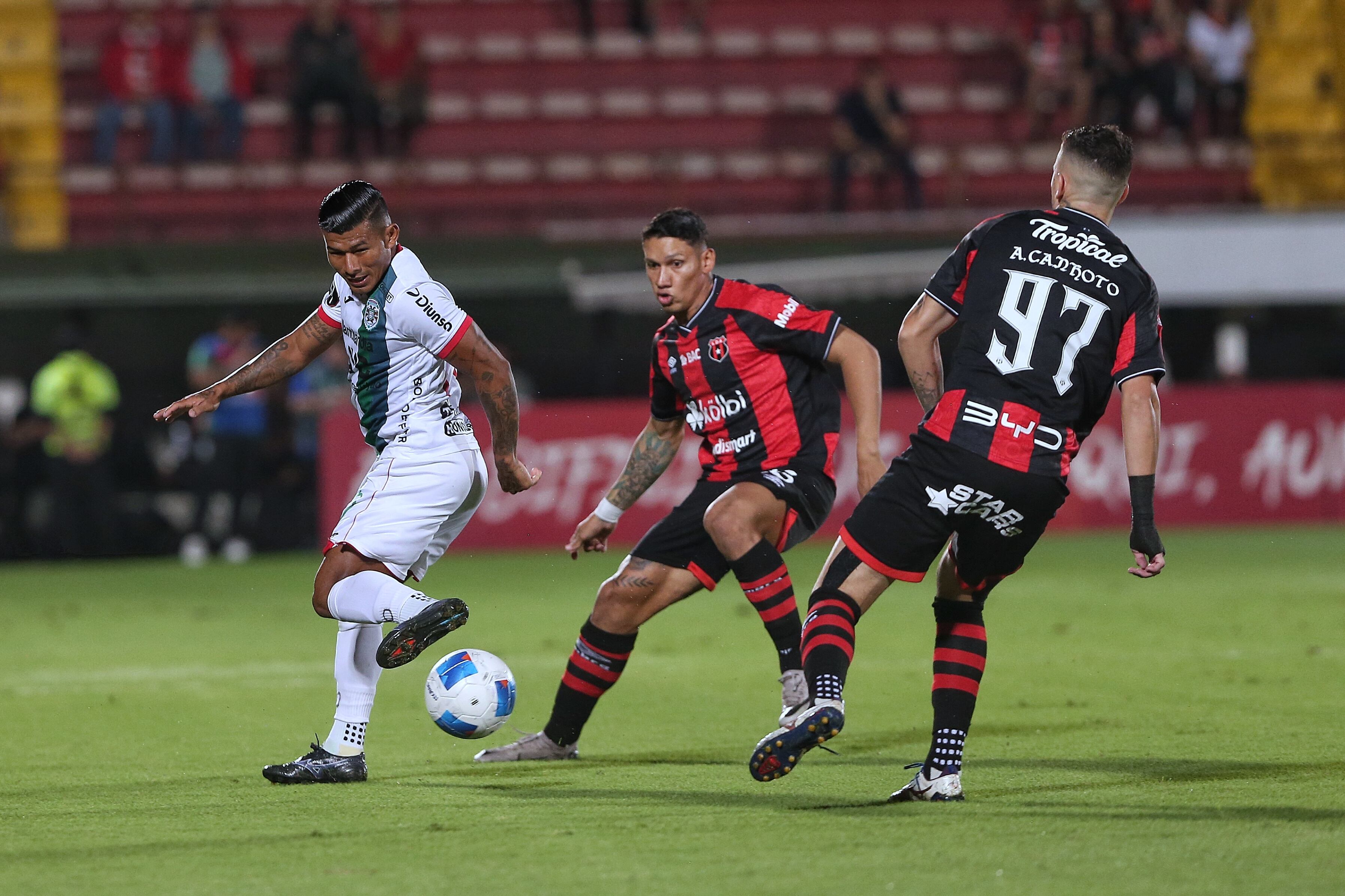 23/07/2024/ Juego entre Liga Deportiva Alajuelense vs CD Marathón por la CONCACAF Center American Club 2024 en el estadio Alejandro Morera Soto / Foto John Durán