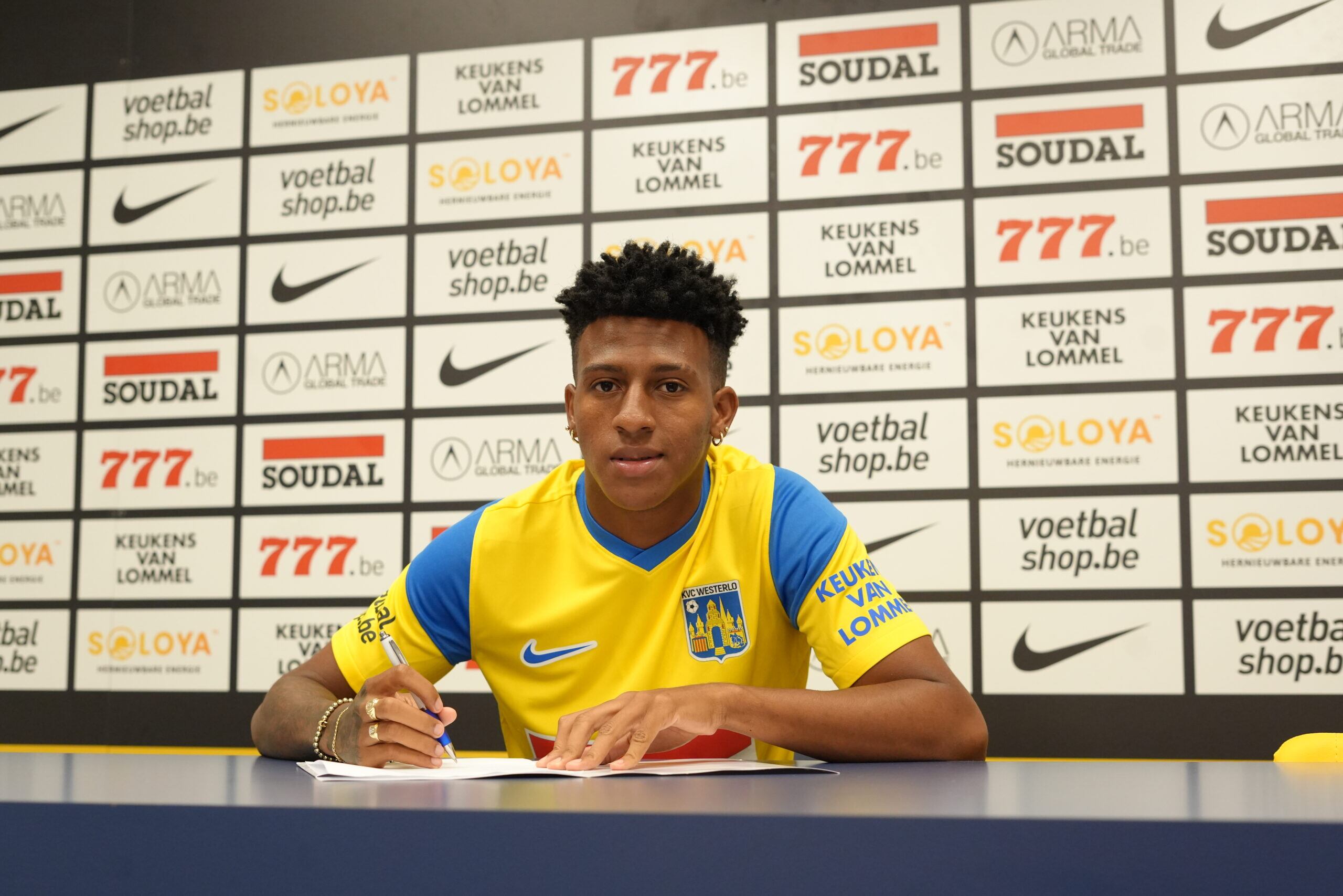 Josimar Alcócer firmó por cinco años con el Westerlo de Bélgica.