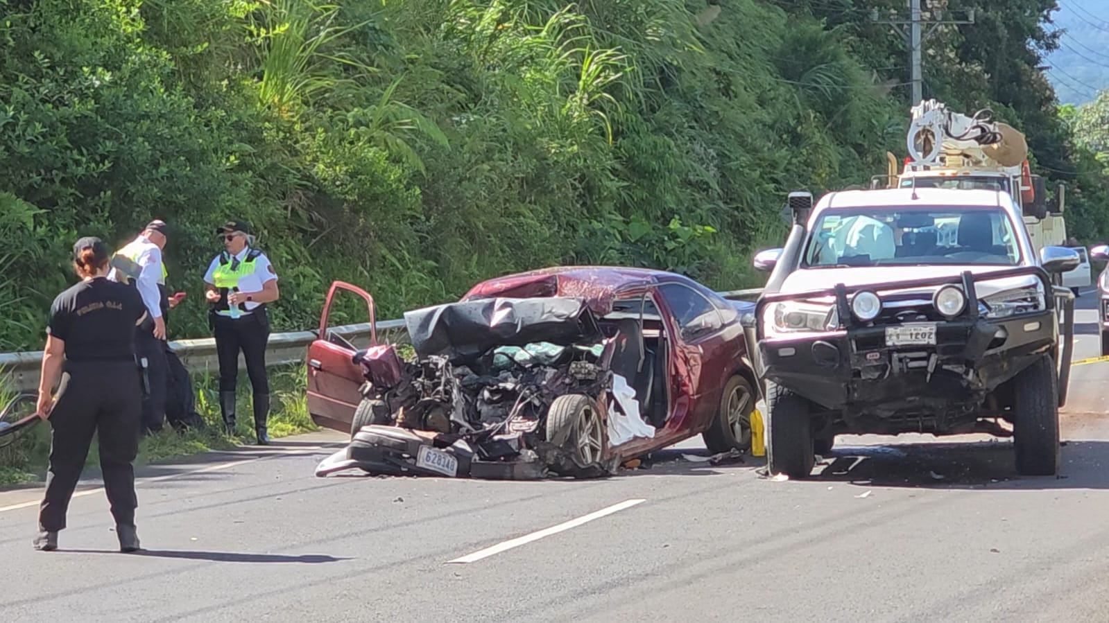 Oficial de Fuerza Pública colisionó contra vehículo del Minae.
