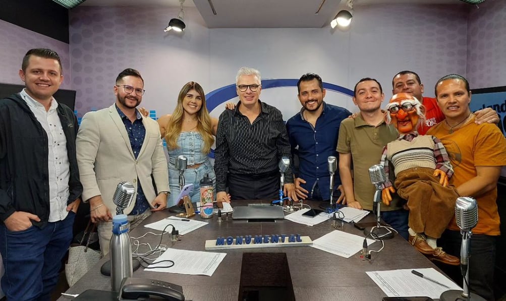 Norval Calvo, Pelando el ojo, Radio Monumental