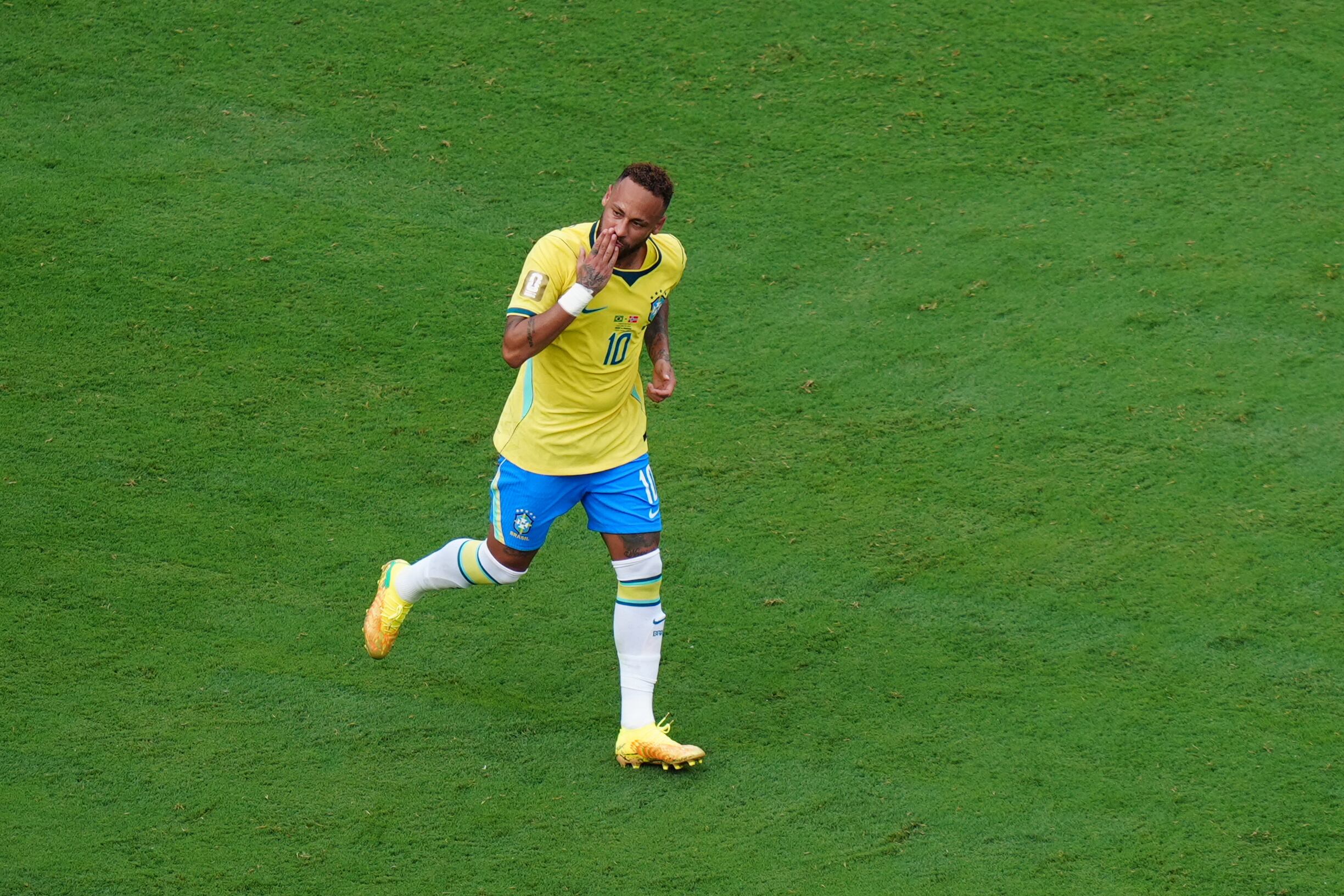Neymar celebra luego de anotar un penal contra en el partido ante Noruega por el Mundial 2026, que ahora será su último con con la Selección de Brasil.