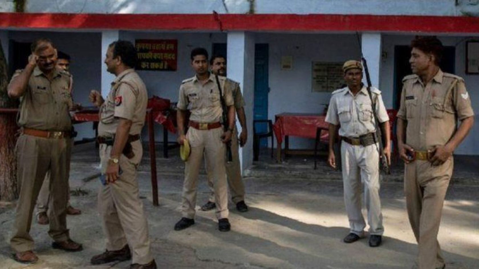 El acusado prometía empleos en el extranjero, usó países inventados y tenía $53.500 en efectivo al momento del arresto.